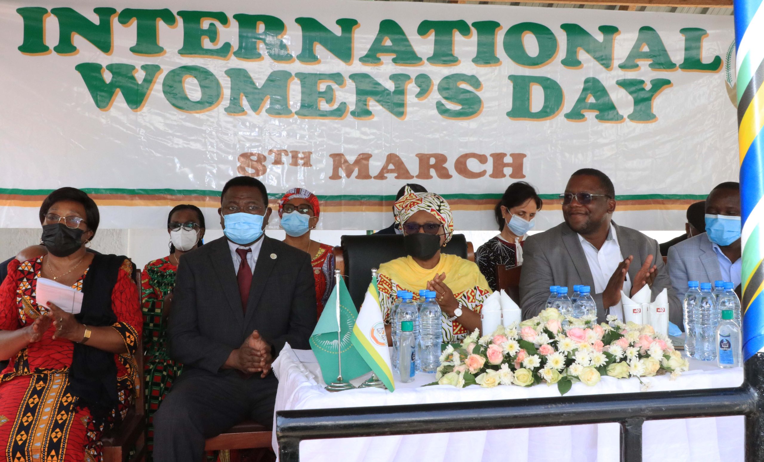 LA COUR AFRICAINE MARQUE LA JOURNÉE INTERNATIONALE DE LA FEMME EN PLANTANT DES ARBRES ET EN VISITANT LES FEMMES A LA MATERNITE DE L&rsquo;HÔPITAL RÉGIONAL MONT MERU