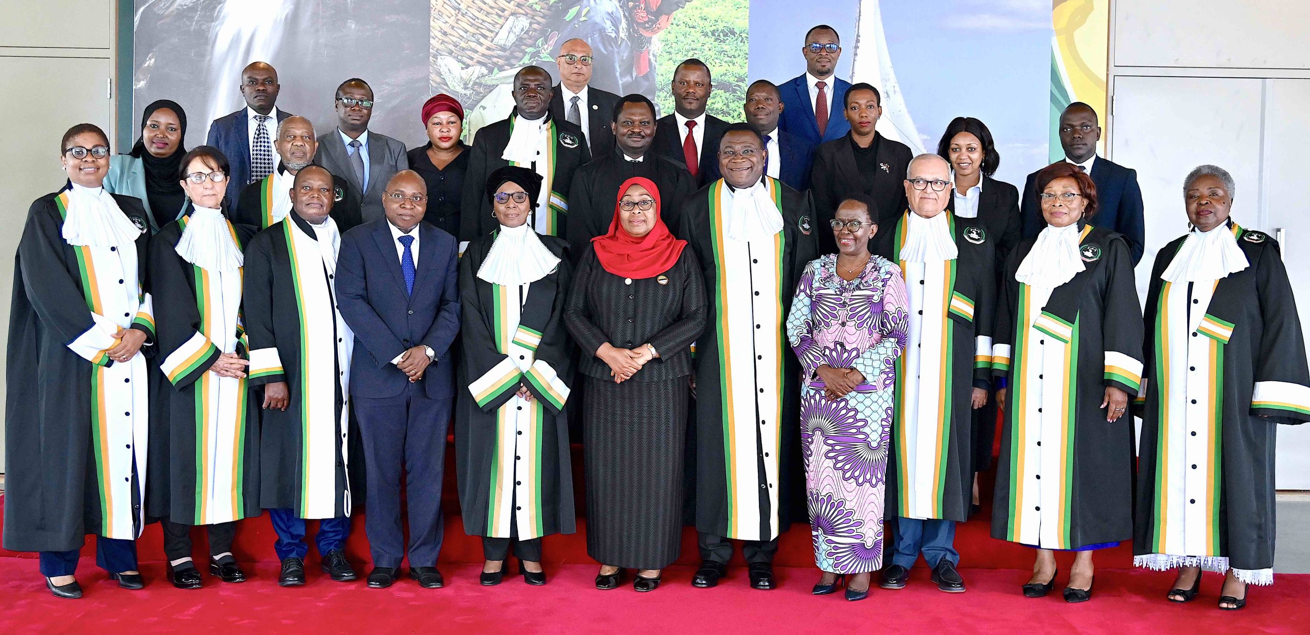 JUÍZES DO TRIBUNAL AFRICANO MANTÊM ENCONTRO COM A PRESIDENTE DA TANZÂNIA