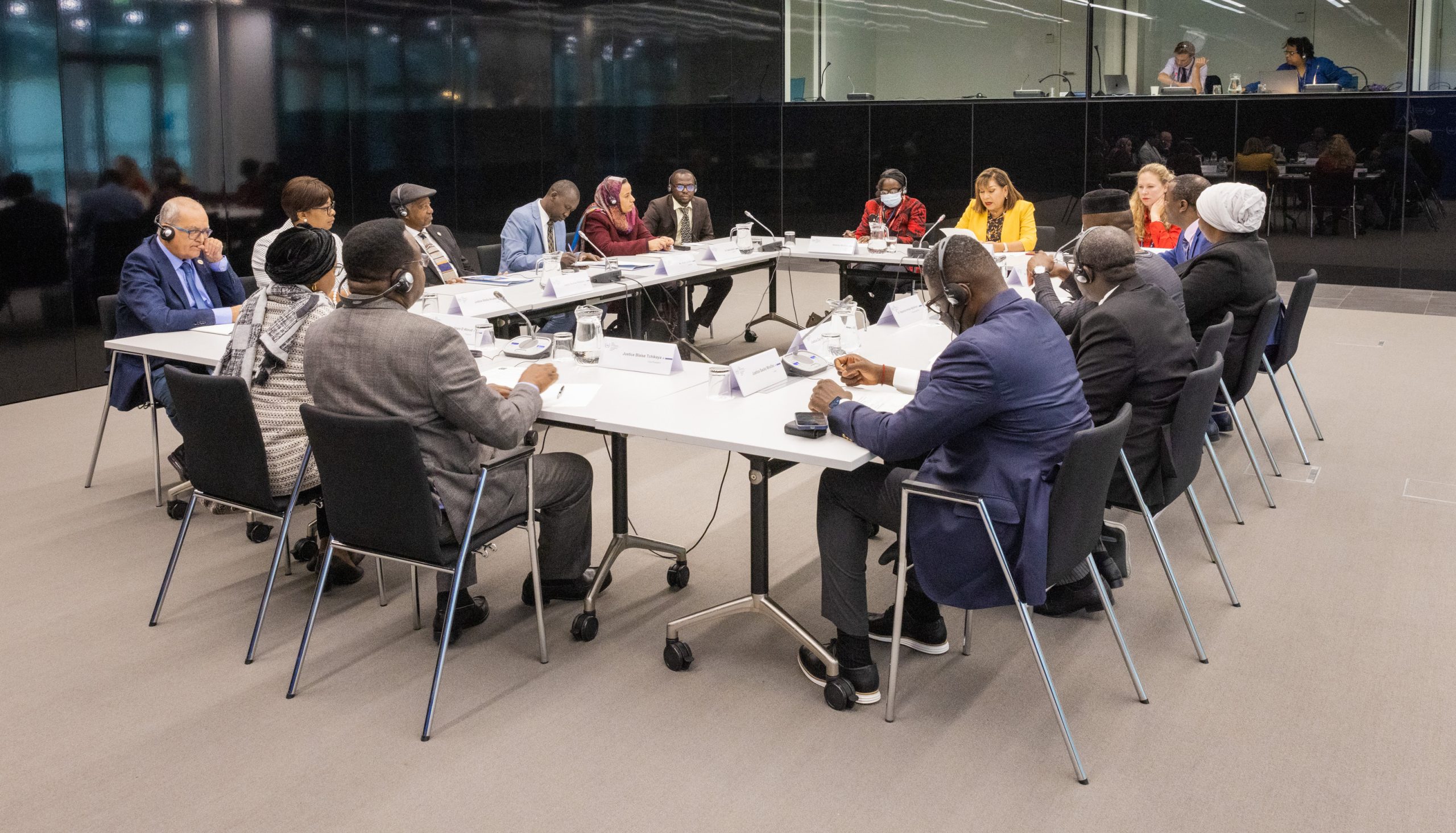 قضاة وموظفو قلم المحكمة الإفريقية في زيارة للمحكمة الجنائية الدولية